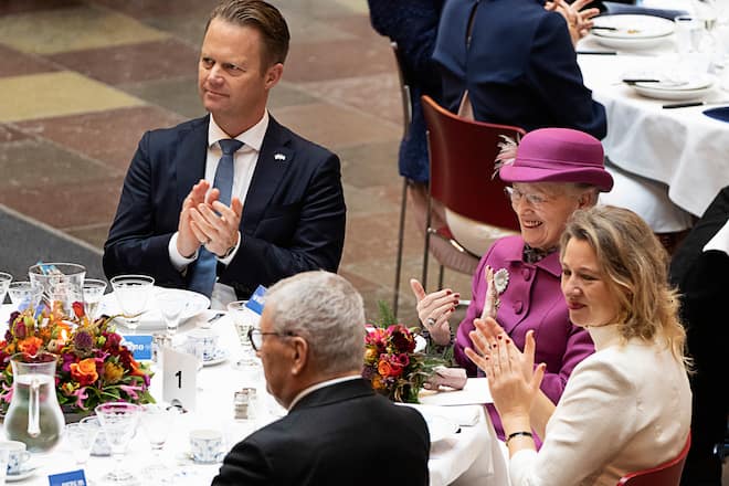 Königin Margrethe von Dänemark sass am Festessen anlässlich ihres 50. Thronjubiläums getrennt von ihrer Familie.