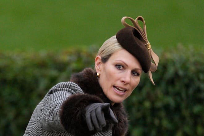 Zara Tindall pictured in The Winners enclosure New Year s Day Horse Racing Meeting at Cheltenham, UK - 01 Jan 2024 PUBLICATIONxINxGERxSUIxAUTxHUNxGRExMLTxCYPxROUxBULxUAExKSAxONLY Copyright: xDavexShopland/Shutterstockx 14281065aq
