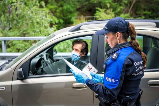 Selina Gasparin arbeitet zur Zeit als Zöllnerin. Grenzübergang Campocologno Valle Poschiavo (GR)