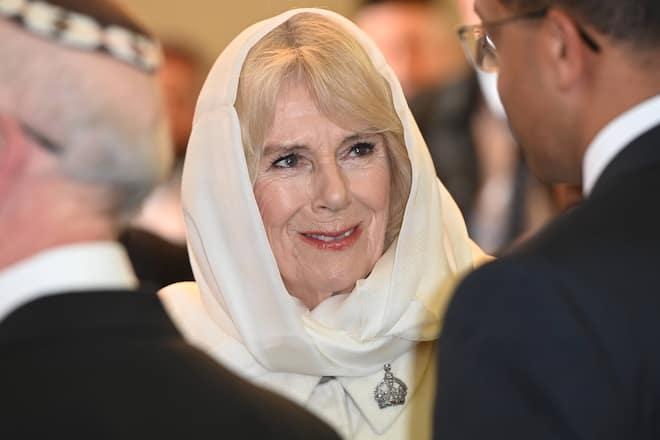 . 08/02/2023. London, United Kingdom. King Charles III and Camilla, the Queen Consort, during a visit to Brick Lane in London. PUBLICATIONxINxGERxSUIxAUTxHUNxONLY xPoolx/xi-Imagesx IIM-24136-0007