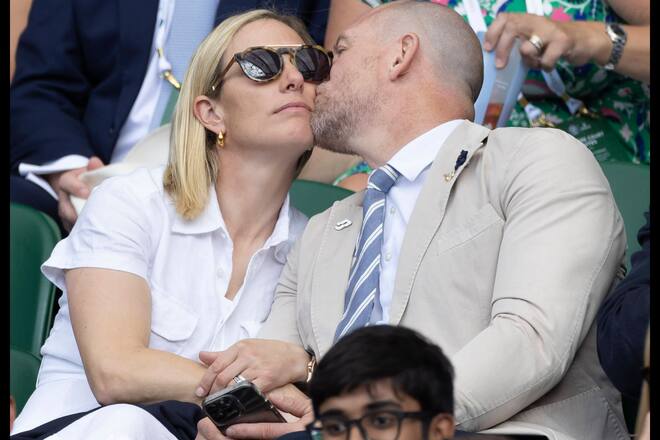 28/06/2022. London, United Kingdom. Mike and Zara Tindall share a kiss as they watch the tennis on Centre Court on the second day of the Wimbledon Tennis Championships in London. PUBLICATIONxINxGERxSUIxAUTxHUNxONLY xStephenxLockx/xixImagesx IIM-23560-0058