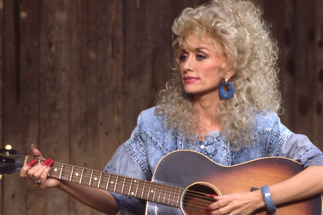 Dolly Parton on 'Dolly' in 1987. (Photo by John Seakwood/Walt Disney Television via Getty Images)