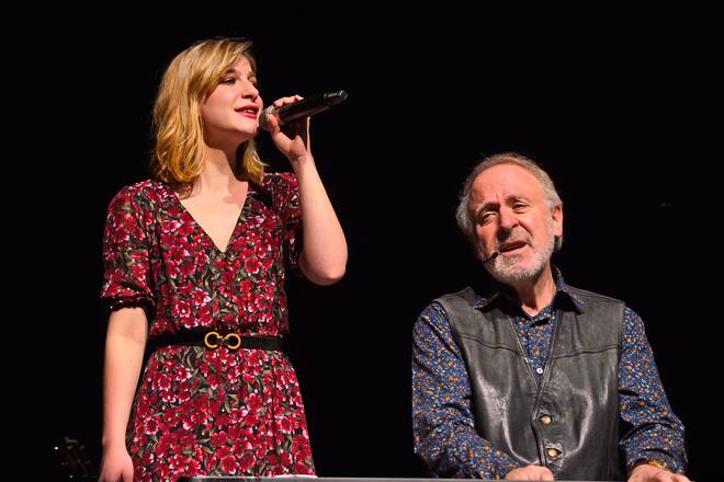 Nina und Peter Reber bei einem gemeinsamen Auftritt. Aktuell sind sie bis Mitte Dezember in der ganzen Deutschschweiz unterwegs.