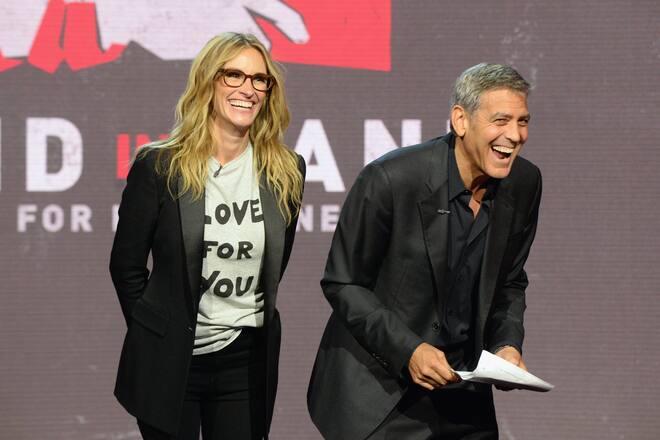 UNIVERSAL CITY, CA - SEPTEMBER 12: In this handout photo provided by Hand in Hand, Julia Roberts and George Clooney attend Hand in Hand: A Benefit for Hurricane Relief at Universal Studios AMC on September 12, 2017 in Universal City, California. (Photo by Kevin Mazur/Hand in Hand/Getty Images)