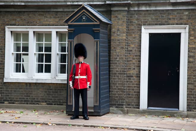 Queens Guard, Mall, London, England, UK