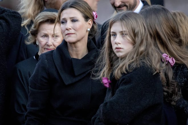 03-01-2020 Norwegian royal family leaving the funeral of Ari Behn, the former husband of Princess Märtha Louise, at the Oslo Cathedral in Norway. Queen Sonja and Princess Martha Louise of Norway Maud and Leah and Emma PUBLICATIONxINxGERxSUIxAUTxONLY Copyright: xPPEx