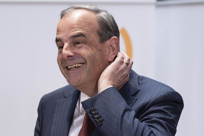 Parteipraesident Gerhard Pfister, Mitte-ZG, orientiert an einem Point de Presse ueber die eingegangenen Kandidaten zur Bundesratsersatzwahl, am Montag, 3. Februar 2025, in Bern. Die Vereinigte Bundesversammlung waehlt am 12. Maerz 2025 die Nachfolge der zuruecktretenden Bundesraetin Viola Amherd. Nationalrat.Markus Ritter, Mitte-SG, und Martin Pfister, Regierungsrat Kanton Zug haben ihre Kandidatur eingereicht. (KEYSTONE/Peter Schneider)