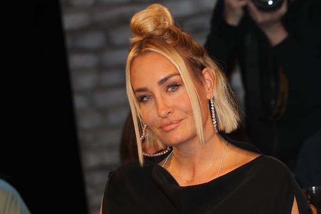 Bremen, Deutschland 25. November 2022: Talkshow 3 nach 9 am 25.11.2022 aus dem Radio Bremen Studio in Bremen Im Bild: Sängerin Sarah Connor Radio Bremen Studio Bremen *** Bremen, Germany 25 November 2022 Talkshow 3 after 9 on 25 11 2022 from the Radio Bremen Studio in Bremen In the picture singer Sarah Connor Radio Bremen Studio Bremen Copyright: xFotostandx/xMeyerx