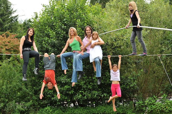 v.l.n.r. Stefanie Nock, x, Lebenspartnerin Ximena Soltermann-Gonzalez Stäuber, Freddy Nock mit Tochter Antonia, Alessia, Kimberly Nock