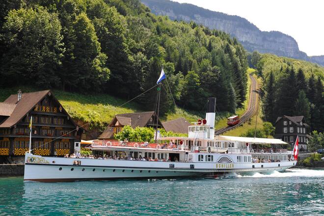 Dampfschiff und Treib-Seelisberg-Bahn