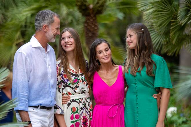 Die Spanische Königsfamilie in entspannter Ferienstimmung.