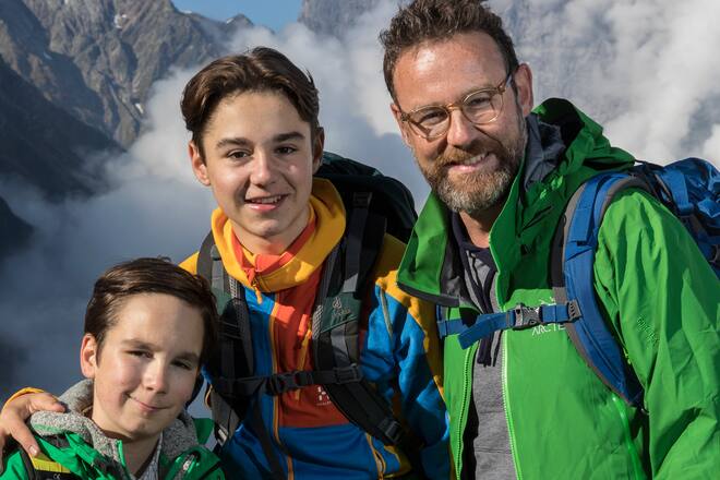 Nik Hartmann mit zweien seiner Söhne: Constantin und Frederik im Jahr 2018.