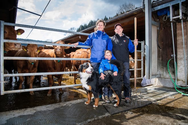 Familie Renggli auf ihrem Hof