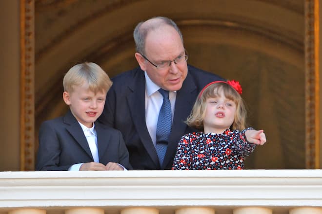 Fürst Albert von Monaco mit Prinz Jacques und Prinzessin Gabriella