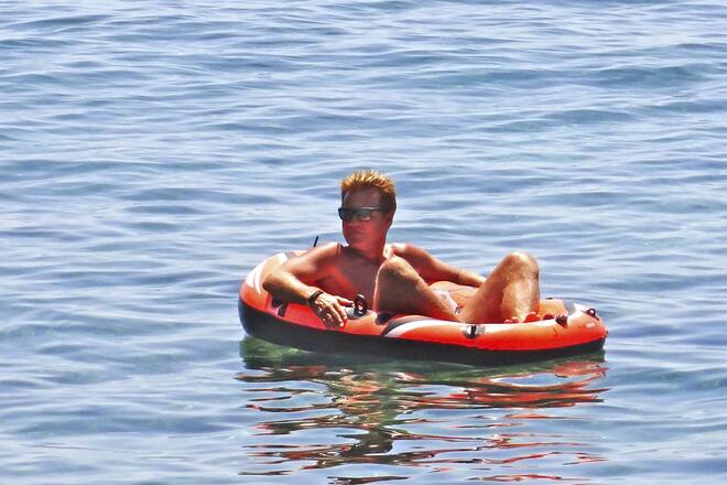 Dieter Bohlen im Schlauchboot