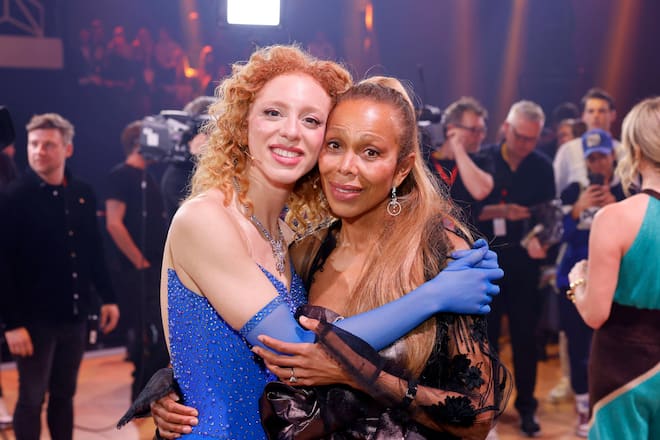 Model Anna Ermakova mit ihrer Mutter Angela Ermakova bei der 16. Staffel der RTL-Tanzshow Let s Dance im MMC Coloneum. Köln, 24.03.2023 NRW Deutschland *** Model Anna Ermakova with her mother Angela Ermakova at the 16 season of RTL dance show Let s Dance at MMC Coloneum Cologne, 24 03 2023 NRW Germany Copyright: xChristophxHardtx