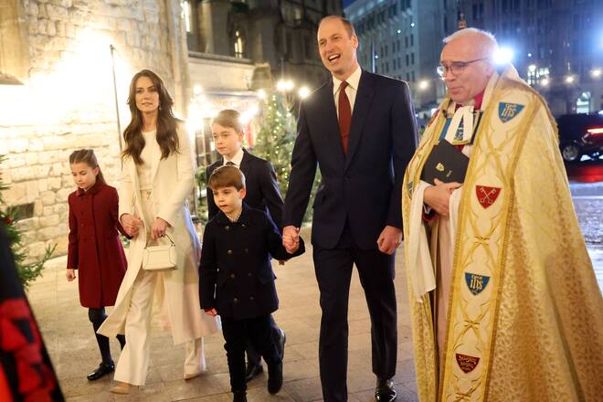 . 08/12/2023. London, United Kingdom. Prince William and Kate Middleton and their children Prince George, Princess Charlotte and Prince Louis at the Christmas carol service at Westminster Abbey in London. PUBLICATIONxINxGERxSUIxAUTxHUNxONLY xi-Imagesx/xPoolx IIM-24865-0082