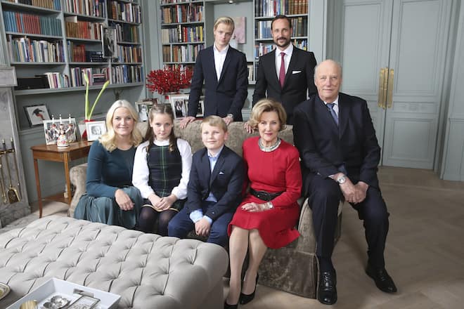 Gruppenbild der Norwegen-Royals auf Schloss Skaugum. Auch hier soll Marius Borg sein Unwesen getrieben haben.