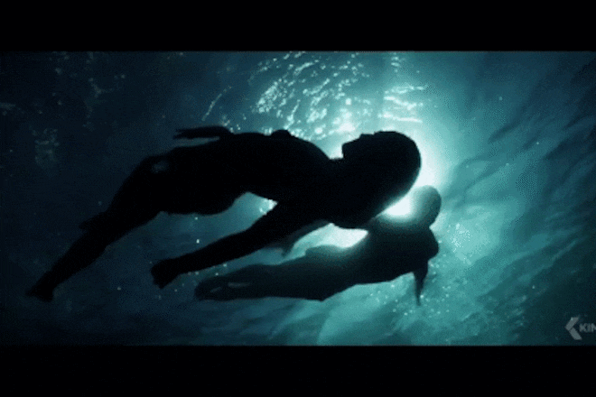 «50 Shades Freed» GIF, Dakota Johnson und Jamie Dornan tauchen