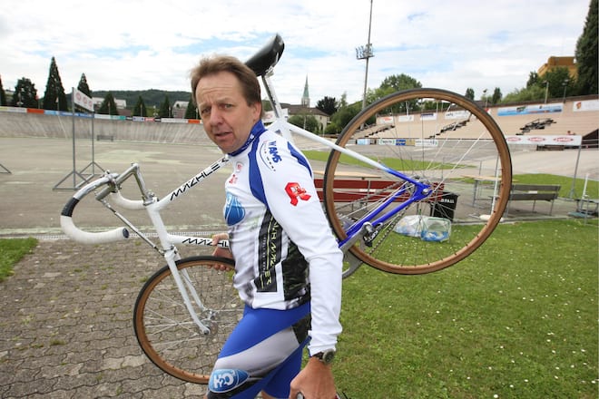 Beat Breu mit Velo bei seinem Comeback 2007 in Zürich