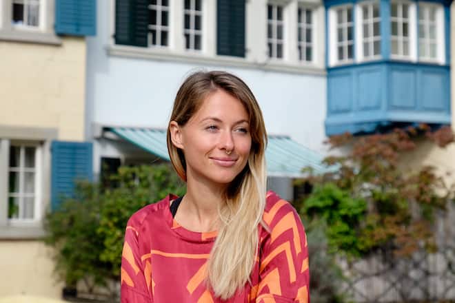 Nadja Brenneisen im Zürcher Niederdorf, wo sie als Yogalehrerin tätig ist.