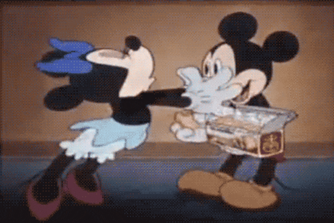 Minnie und Micky küssen sich