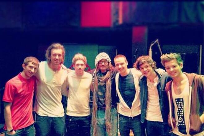 BdT_14-11-12_Johnny Depp laedt One Direction fuer Tochter ein