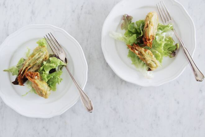 fork and flower X SI Style Rezept: Zucchiniblüten mit Ricotta