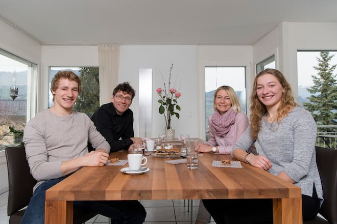 05.03.2018; Buochs (NW); Portrait Marco Odermatt; Die Familie Odermatt am Tisch v.l mit Marco, Vater Walti, Mutter Priska und Schwester Alina. © Valeriano Di Domenico
