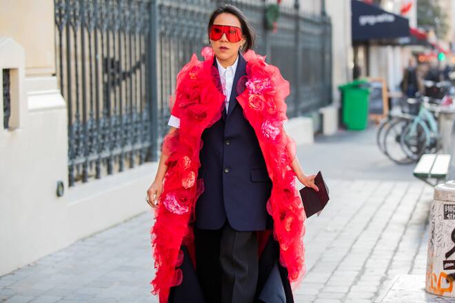 PARIS, FRANCE - JANUARY 20: A guest is seen outside Iris van Herpen outside Schiaparelli during Paris Fashion Week - Haute Couture Spring/Summer 2020 on January 20, 2020 in Paris, France. (Photo by Christian Vierig/Getty Images )