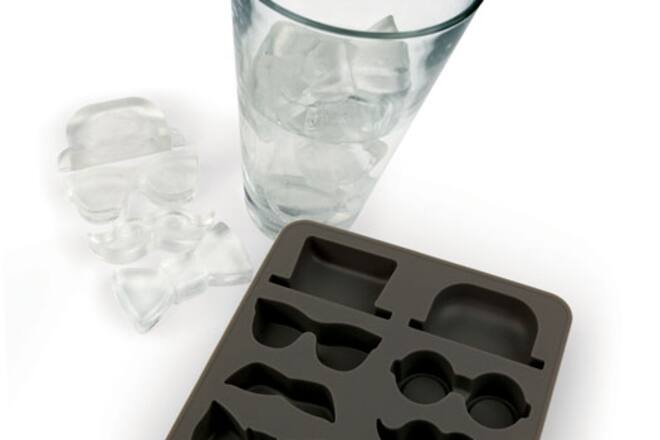 Eiswürfelformen mit Schnurrbart und Fliege