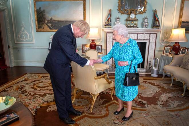 queen und boris johnson