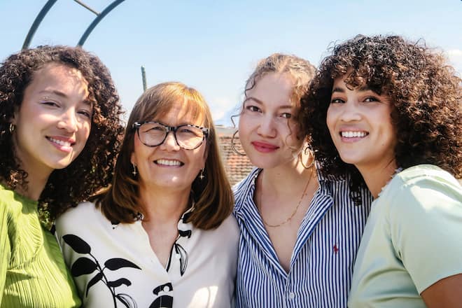 Whitney, Mathilda, Ava Toyloy mit Mama