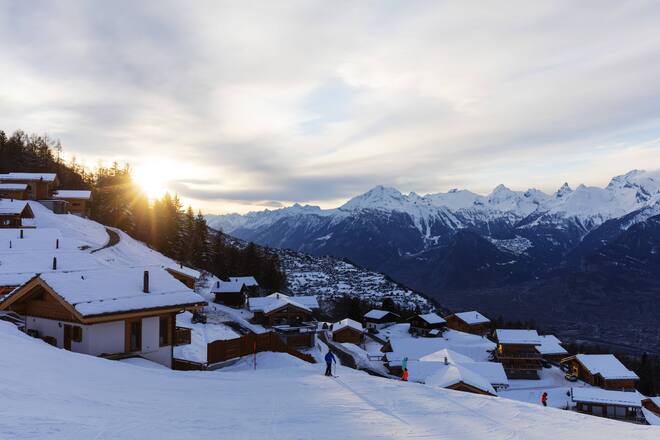 Sunset, Veysonnaz (Verbier), 4 Vallees, Valais, Swiss Alps, Switzerland, Europe PUBLICATIONxINxGERxSUIxAUTxONLY Copyright: ChristianxKober 733-7462Sunset Veysonnaz Verbier 4 Vallées Valais Swiss Alps Switzerland Europe PUBLICATIONxINxGERxSUIxAUTxONLY Copyright ChristianxKober 733