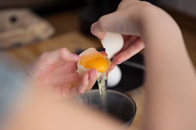 Eiweiss und Eigelb trennen