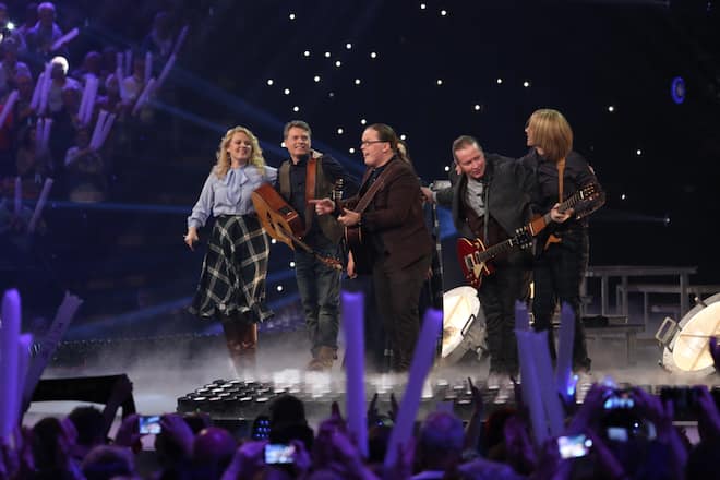 OLDENBURG, GERMANY - MARCH 25: The Kelly Family performs during the show 'Schlagercountdown - Das grosse Premierenfest' at EWE Arena on March 25, 2017 in Oldenburg, Germany. (Photo by Markus Hibbeler/WireImage)