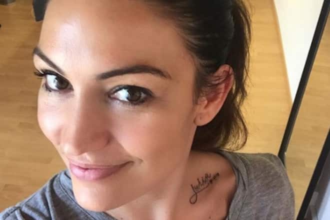 Frieda Hodel mit neuem Tattoo