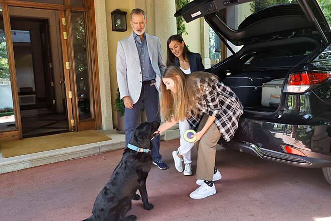Infantin Sofía nimmt Abschied, bevor es für sie nach Wales geht.