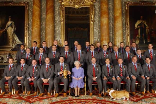 Queen Elizabeth und ihre Corgis