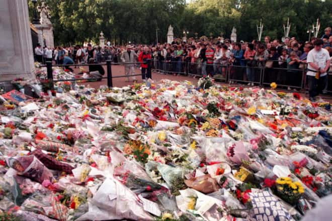 Lady Diana Spencer Todestag Tribute September 1997 Buckingham Kensington Palace