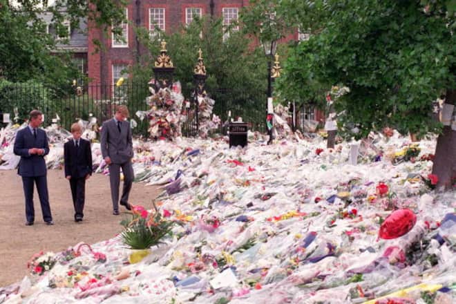 Lady Diana Spencer Todestag Tribute September 1997 Buckingham Kensington Palace