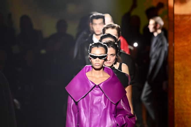 Eine Ästhetik, die Couture und Streetstyle bewusst miteinander vermischt. (Photo by Victor VIRGILE/Gamma-Rapho via Getty Images)