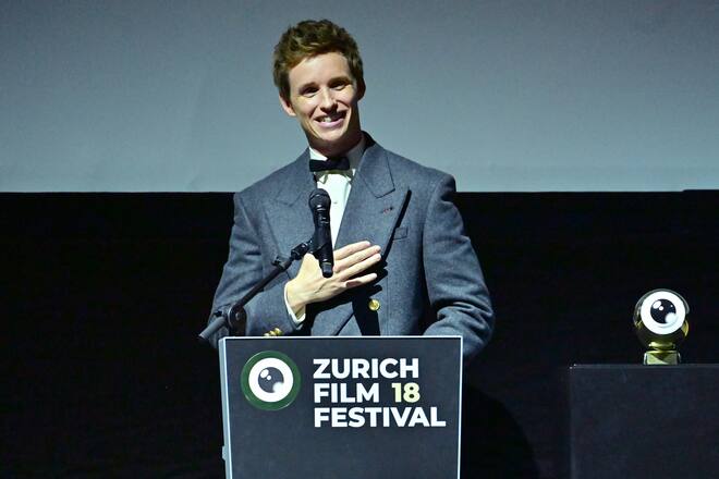 Eddie Redmayne erhält den Goldes Eye Award am 18. Zurich Film Festival.