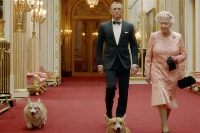 Queen Elizabeth und ihre Corgis