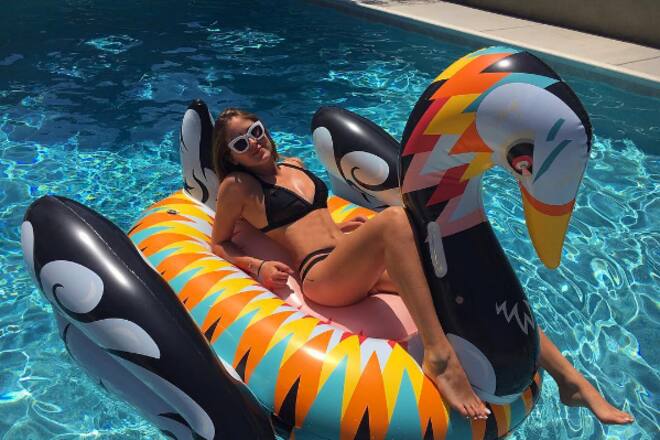 instatrend pool floats
