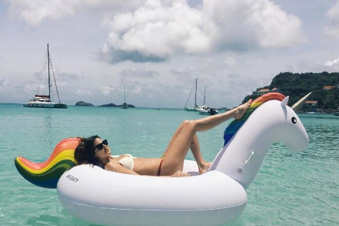 instatrend pool floats