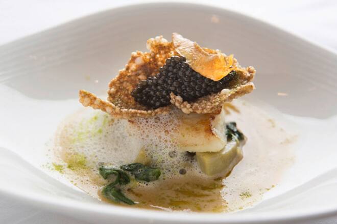 So gut kann Heilbutt sein! Mit Artischocken und Oscietra. By Christian Kuchler © Marcus Gyger