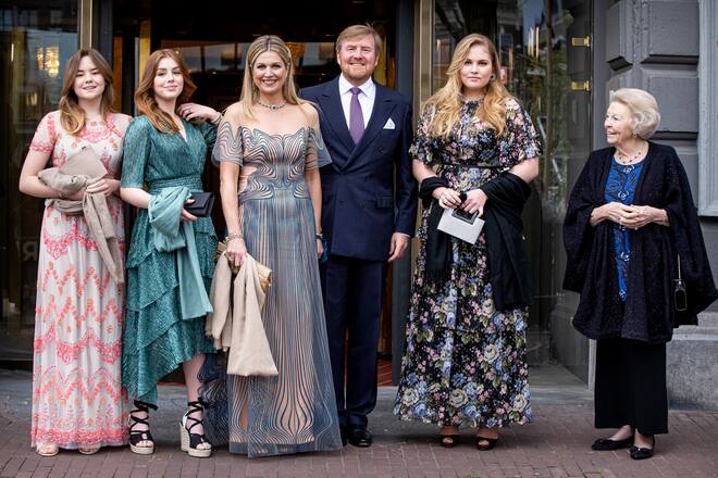 Von links: Prinzessin Ariane, Prinzessin Alexia, Königin Máxima, König Willem-Alexander, Kronprinzessin Amalia, Prinzessin Beatrix.