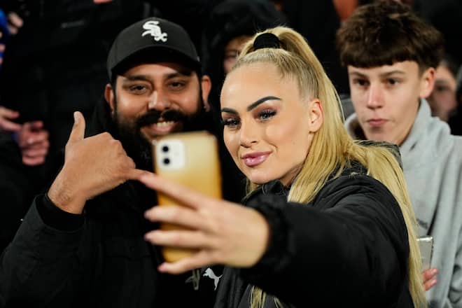 Switzerland v Norway: Group A - FIFA Women s World Cup Australia & New Zealand 2023 Alisha Lehmann of Switzerland and Aston Villa take a photo together her supporters the FIFA Women s World Cup Australia & New Zealand 2023 Group A match between Switzerland and Norway at Waikato Stadium on July 25, 2023 in Hamilton / Kirikiriroa, New Zealand. Hamilton New Zealand PUBLICATIONxNOTxINxFRA Copyright: xJosexBretonx originalFilename:breton-switzerl230725_npTdN.jpg