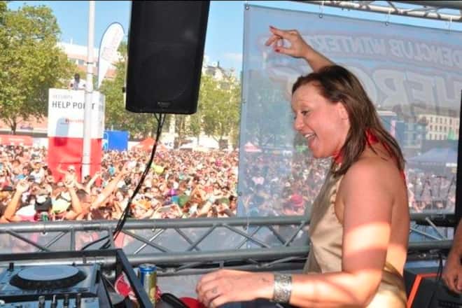 DJ Tatana heizt am Samstag zwischen 15.50 Uhr und 16.30 Uhr auf dem Daytona-Love-Mobile dem Partyvolk ein, auf die Parade folgt ab 23.15 Uhr ein Auftritt an der Insomnia-Party in der Messe Zürich. Hier ist Tatana im Jahr 2012 zu sehen.